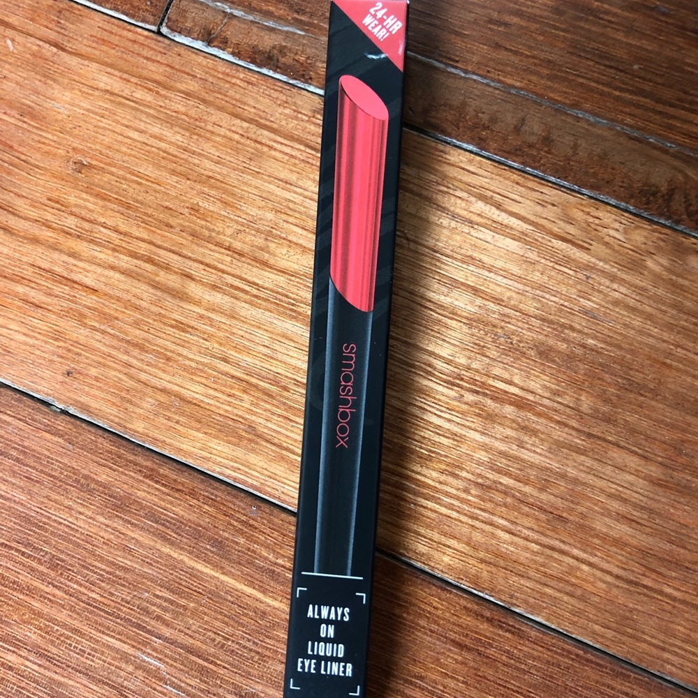 Smash box liquid liner